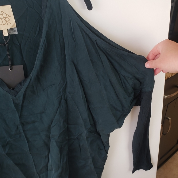 Chaser silk charmeuse long sleeve cold shoulder dolman top medium NWT - Picture 3 of 8